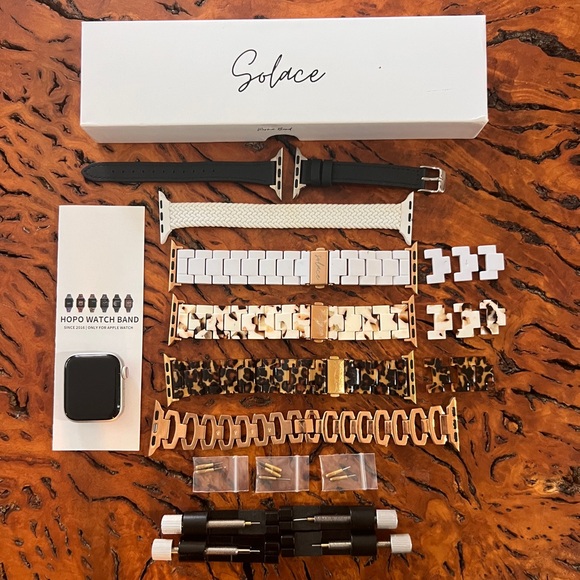 COMPLETE Unlocked Apple Watch Series 6 40mm set CHARGER & extra links. Perfect